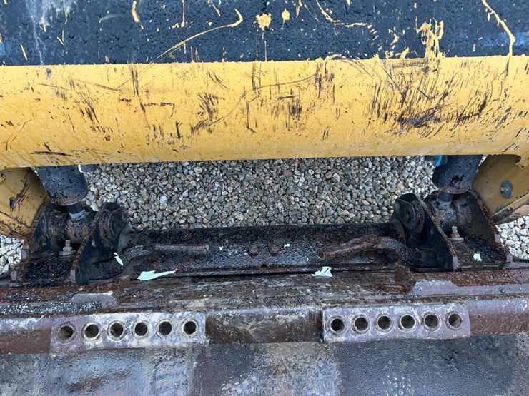 caterpillar-257b-image-10