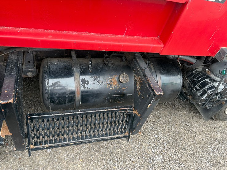 2008-gmc-5500-image-10