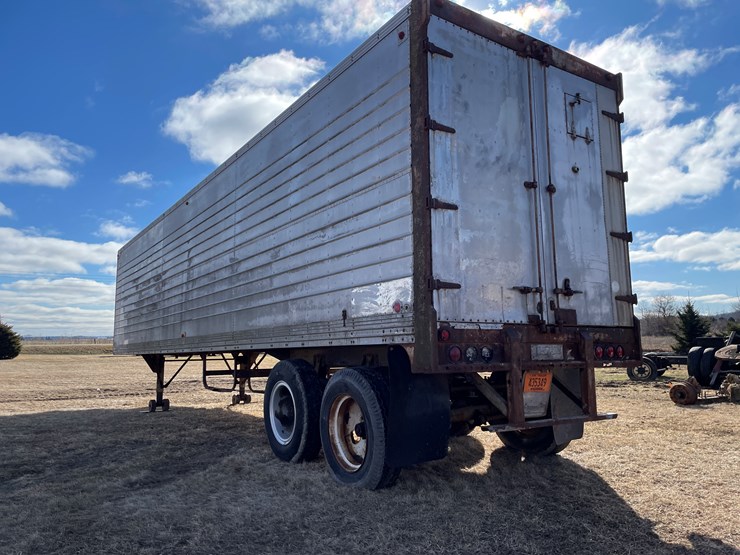 #4220-•-aeroliner-tandem-axle-storage-van-trailer-(no-title)-image-7