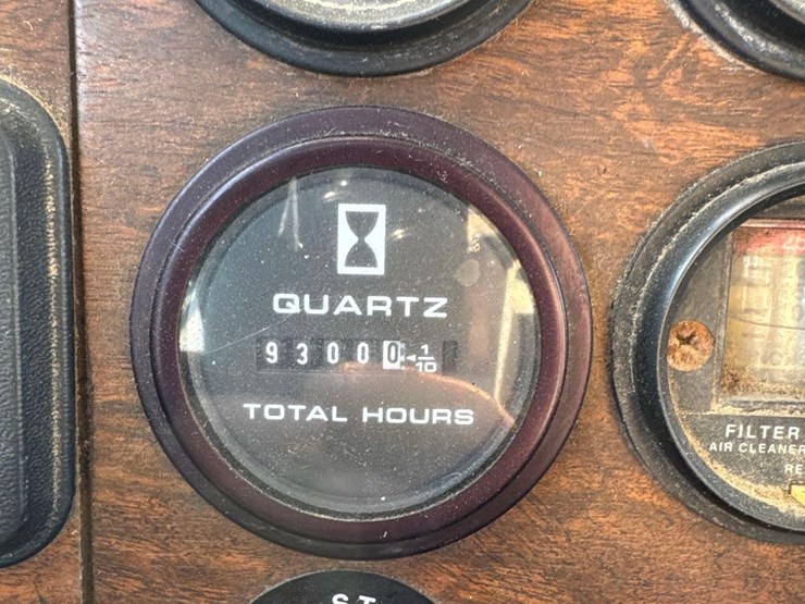 1999-peterbilt-357-image-16