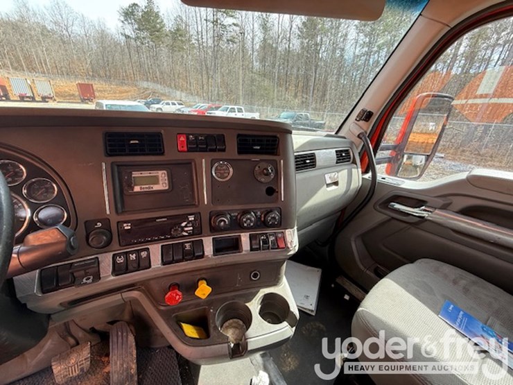 2019-kenworth-t680-image-10