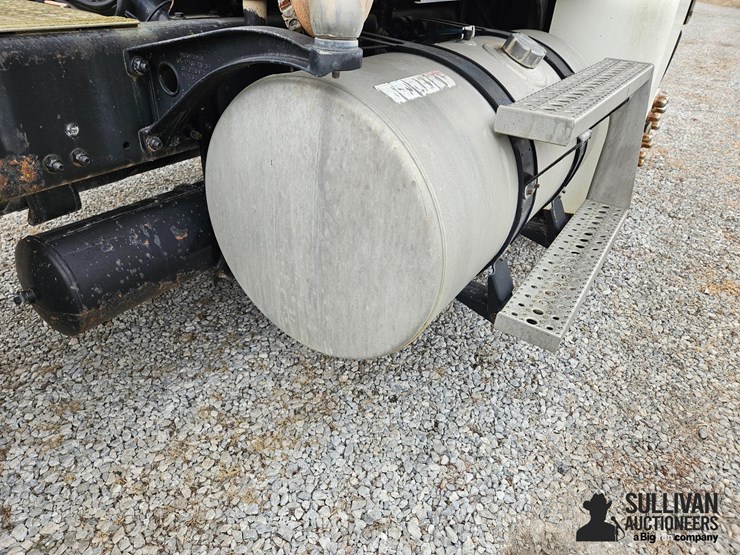 2003-freightliner-columbia-120-image-16