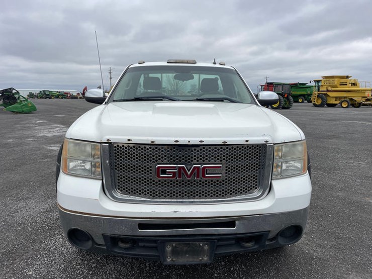 2008-gmc-sierra-2500hd-image-2