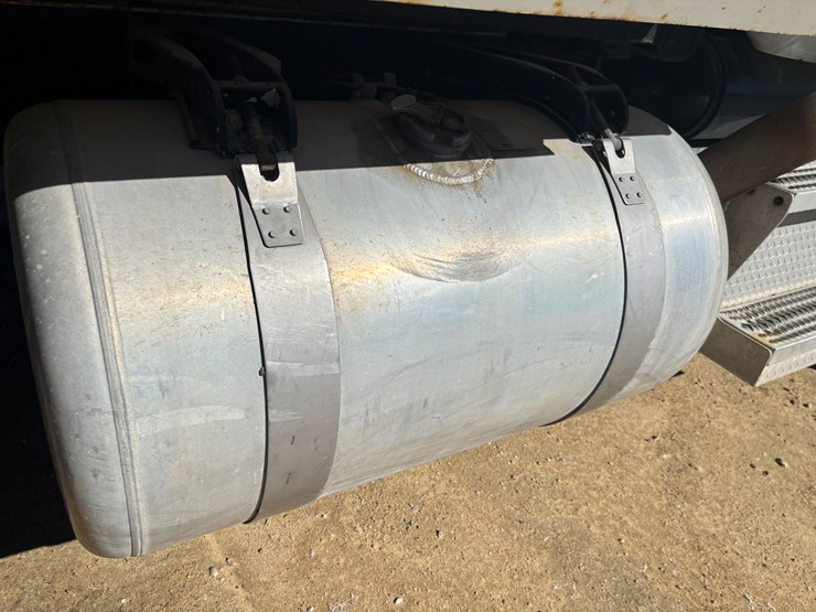 2009-peterbilt-340-image-18