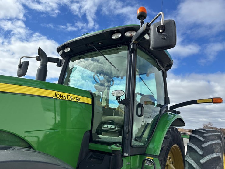 2013-john-deere-8335r-image-37