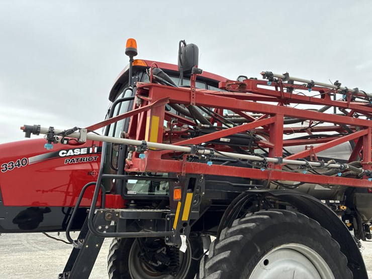 2015-case-ih-patriot-3340-image-42