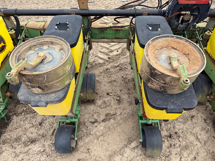 john-deere-1700-image-10