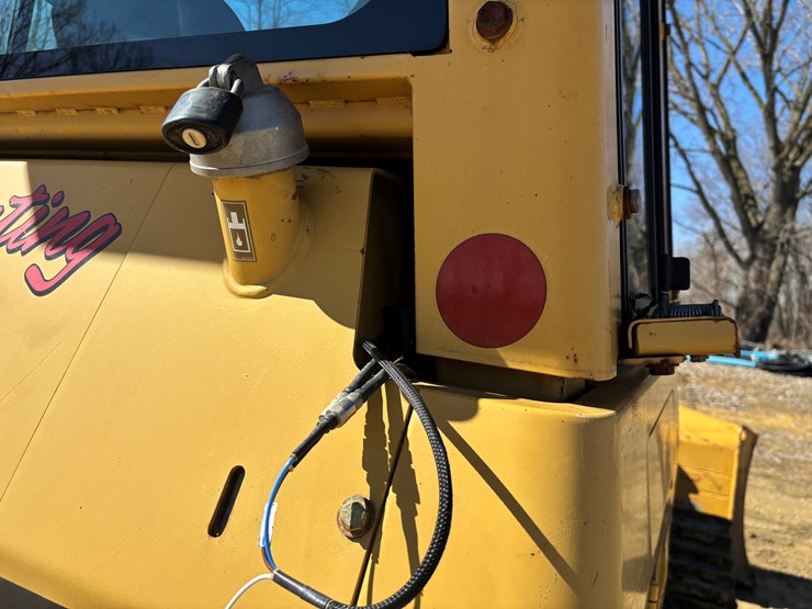 2005-caterpillar-d5g-xl-image-24