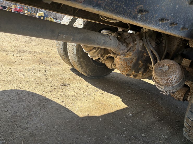 2009-peterbilt-340-image-60