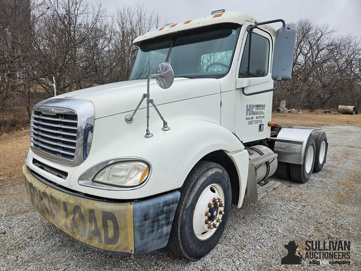 2003-freightliner-columbia-120-image-1