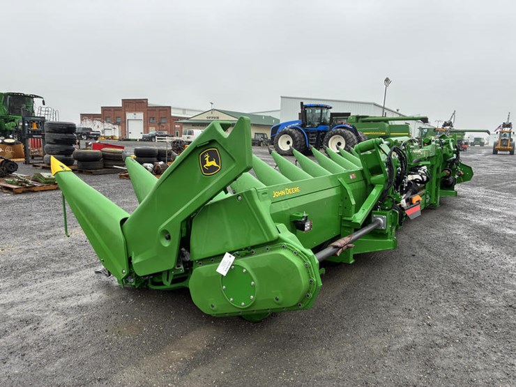 2024-john-deere-c12f-image-5