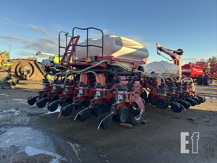 2009-white-8516-image-5