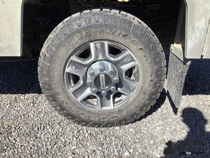 2023-ford-f250-lariat-image-8