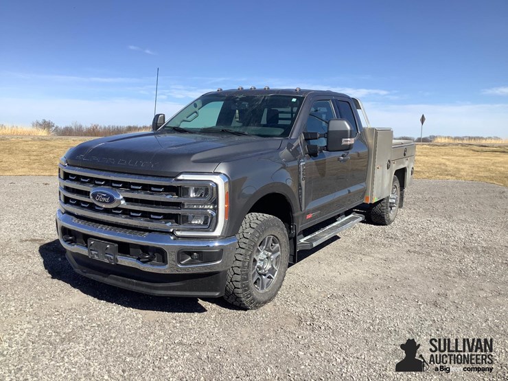 2023-ford-f250-lariat-image-1