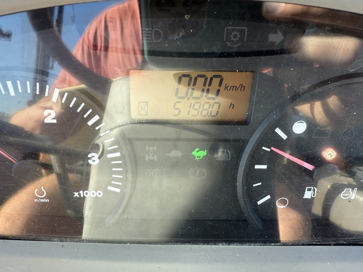 2009-kubota-m108s-image-16