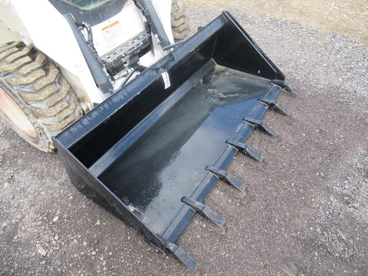 wildcat-72"-skid-steer-tooth-bucket-image-3