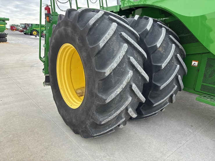 2013-john-deere-s690-image-37