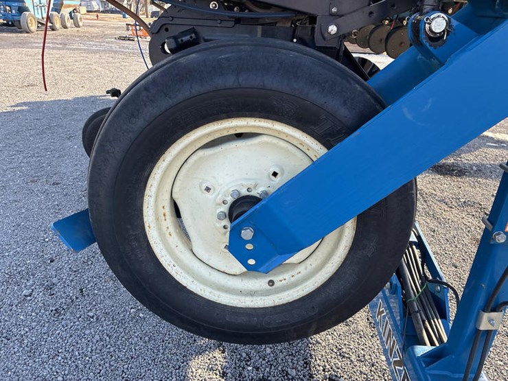 2010-kinze-3600-image-16