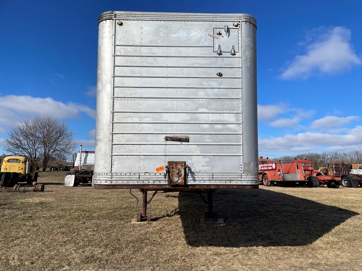 #4220-•-aeroliner-tandem-axle-storage-van-trailer-(no-title)-image-2