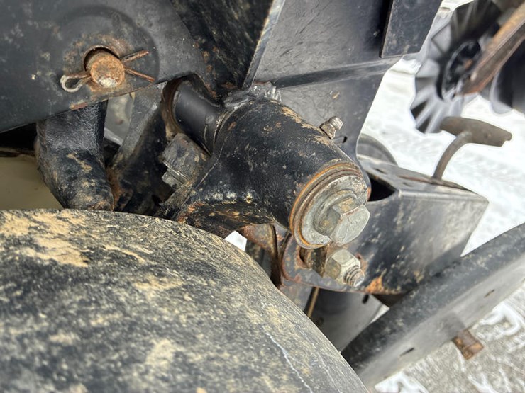 1997-kinze-2600-image-43