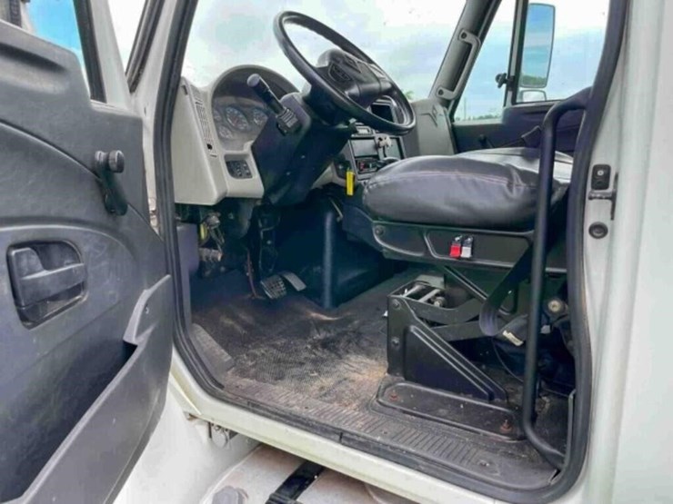 2014-international-durastar-4300-image-8