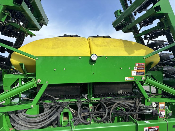 2005-john-deere-1690-image-15