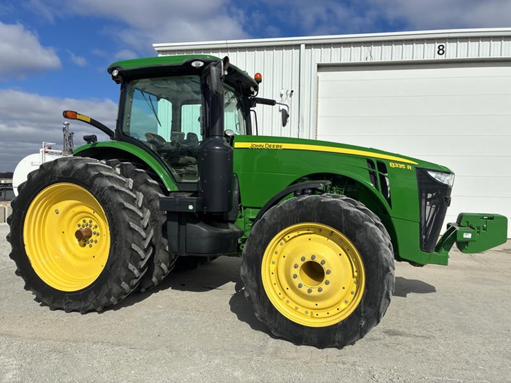 2013-john-deere-8335r-image-3