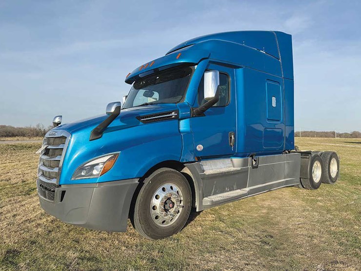 2020-freightliner-cascadia-126-image-1