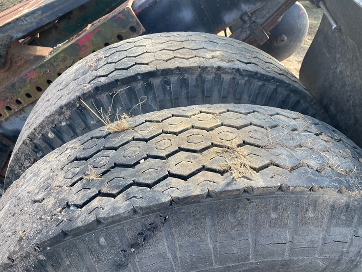 #4218-•-drive-axle-with-5th-wheel-plate-image-7