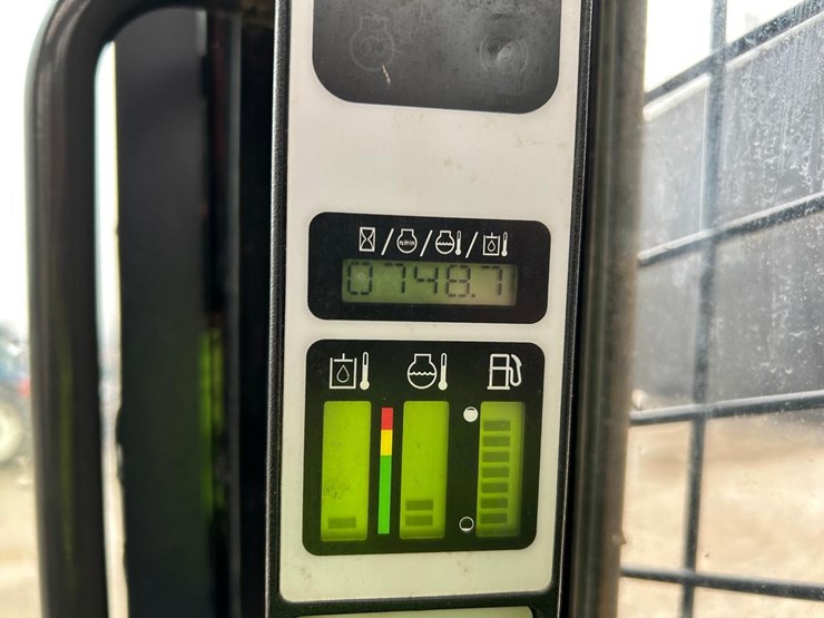 2017-new-holland-c232-image-24