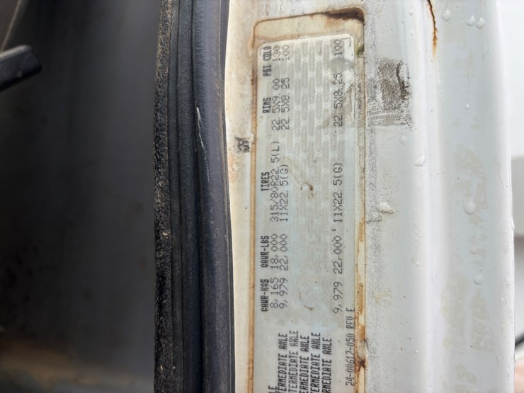 1998-freightliner-fl112-image-32