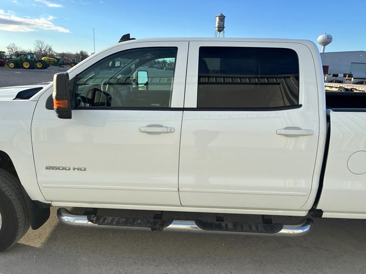 2019-chevrolet-2500-image-27