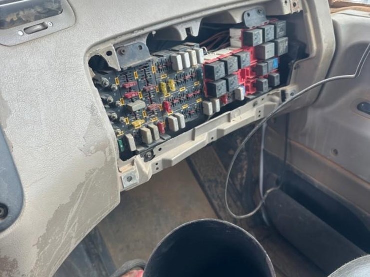 2007-sterling-l9000-4000-gallon-t/a-water-truck-image-19