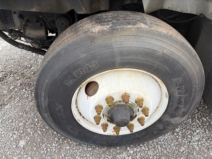 2004-international-7400-image-2