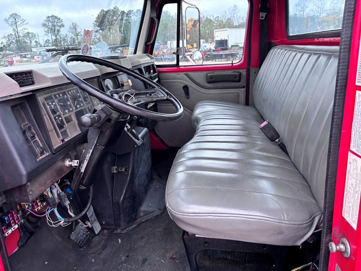 2001-international-4700-image-9