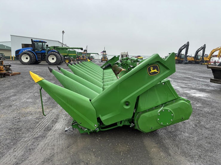 2024-john-deere-c12f-image-1