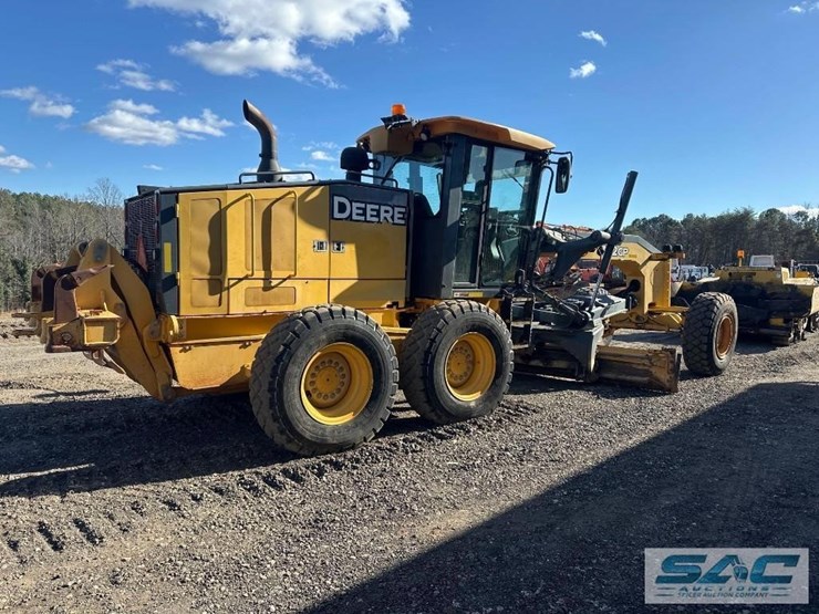 2011-deere-772g-image-9