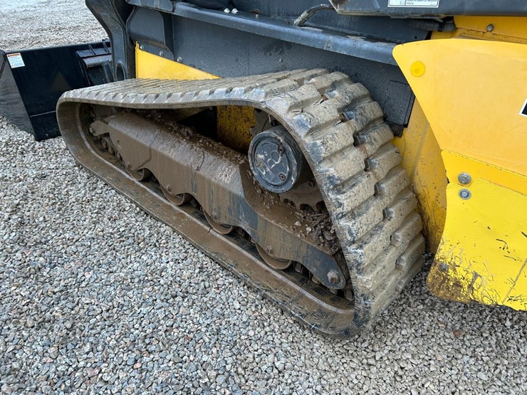 2017-new-holland-c232-image-16