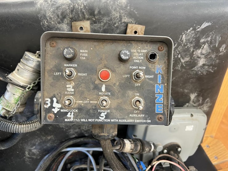 2010-kinze-3600-image-78