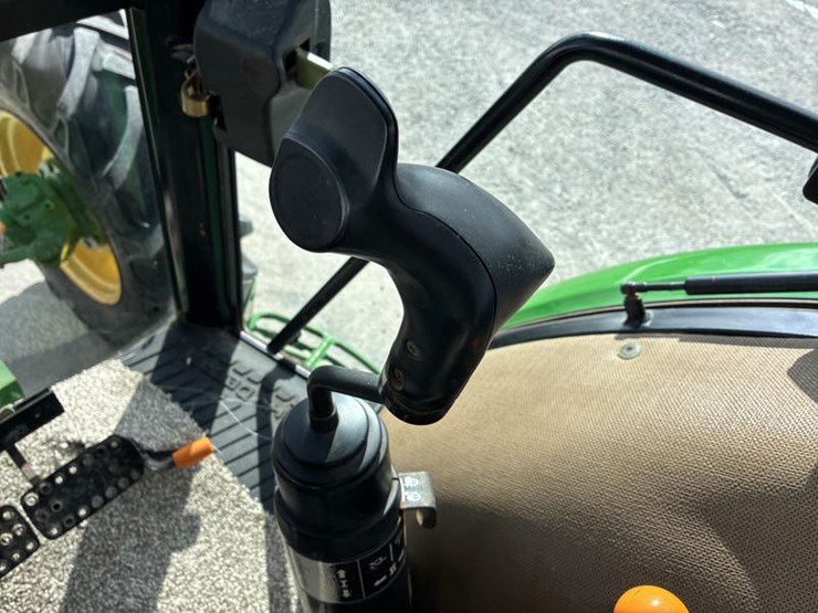 2009-john-deere-6115d-image-65