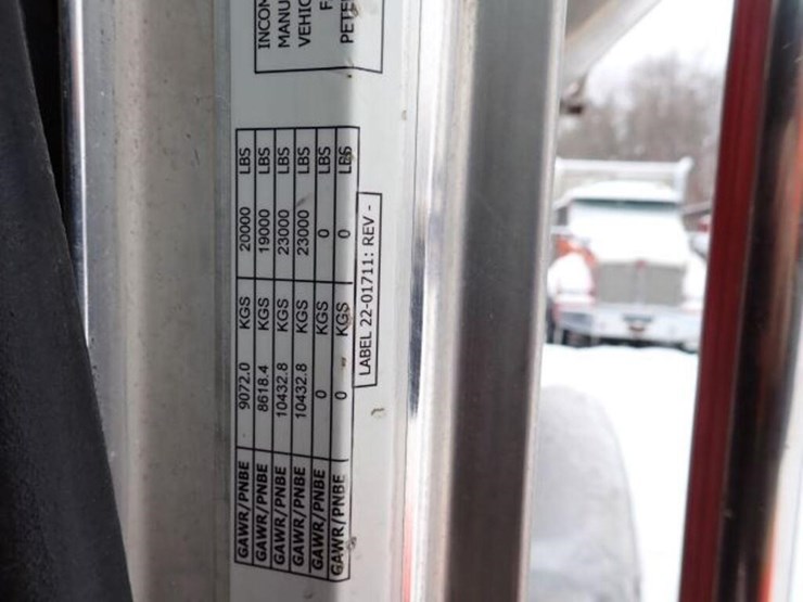 2011-peterbilt-365-image-12