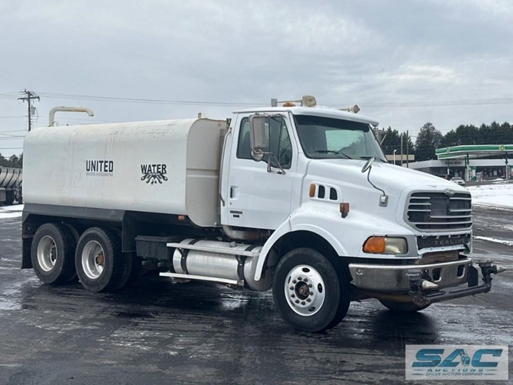 2007-sterling-l9000-4000-gallon-t/a-water-truck-image-1