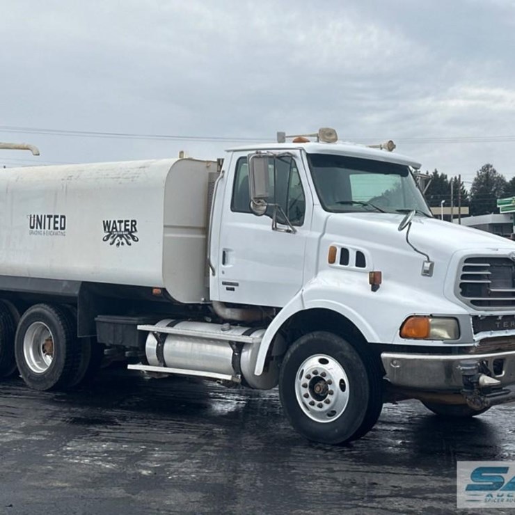2007 STERLING L9000 4000 GALLON T/A WATER TRUCK