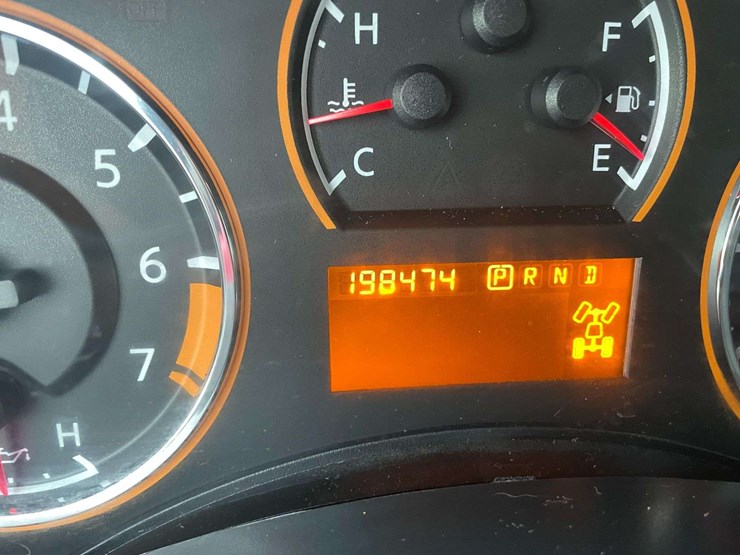 2012-nissan-armada-image-26