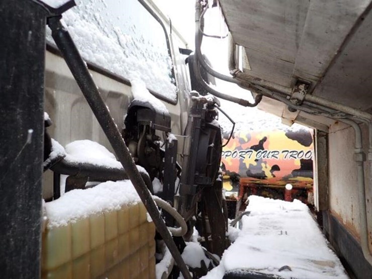 2002-gmc-7500-image-35