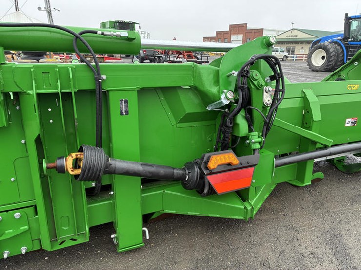 2024-john-deere-c12f-image-12