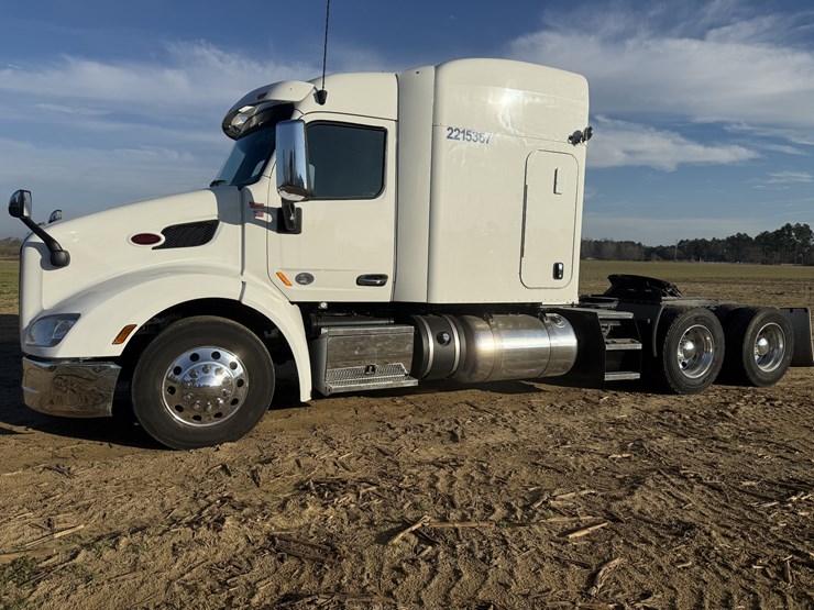 2019-peterbilt-579-image-11