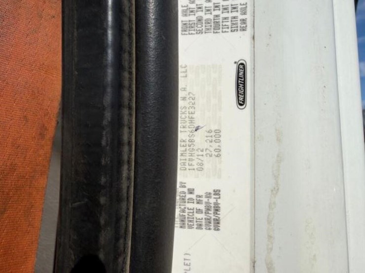 2013-freightliner-108sd-image-11