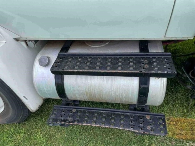 2014-international-durastar-4300-image-14