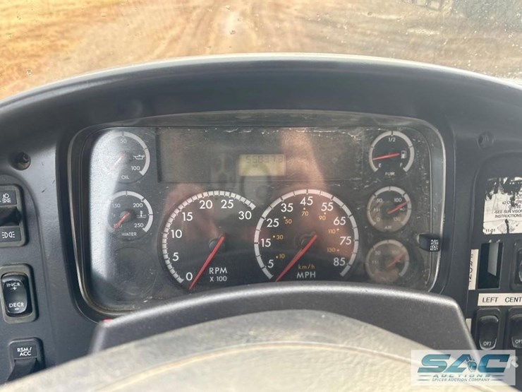 2009-freightliner-mc-4000-gallon-t/a-water-truck-image-18